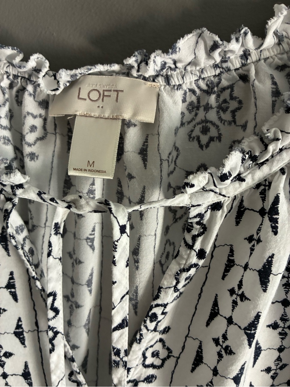 LOFT Navy & White Sleeveless Rayon Summer Top - Picture 3 of 5